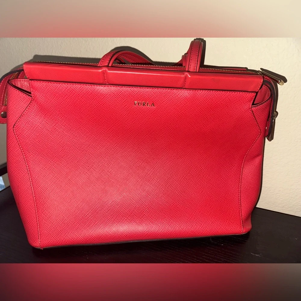 NWT Red FURLA  Bag  w/ White Dust Bag - Picture 4 of 5